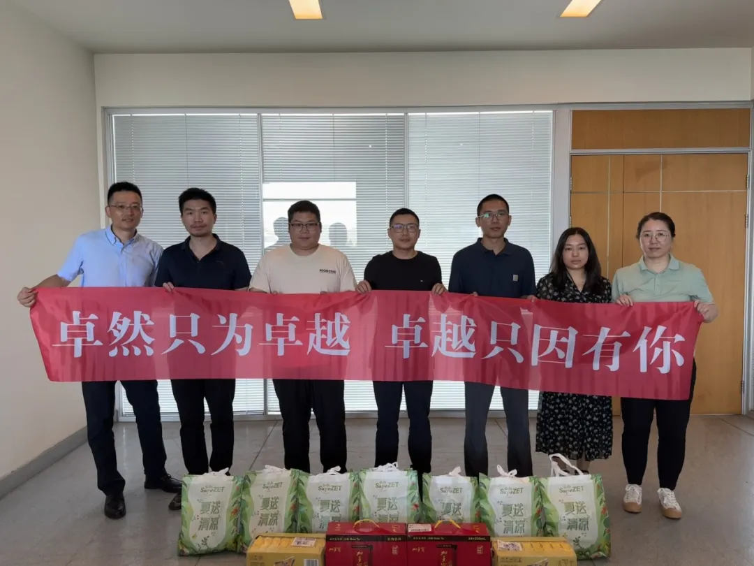 关怀一线 致敬匠心 | 豪利777股份开展项目现场夏日“送清凉”慰问活动